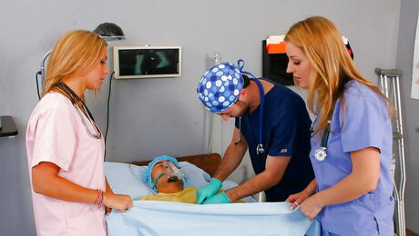 Amazing girls Rachel Starr and Avy Scott enjoy hot threesome 