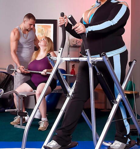 Enchanting women Allysa Andrews and Kandi Kobain in amazing threesome action 