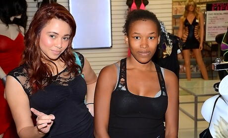 Sultry girls Sienna Day and Esmi Lee enjoy hardcore 3some 